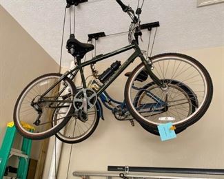 Raleigh Bicycle in like new condition. Only the Raleigh Bicycle is for SALE! The other bicycle in the picture is not!