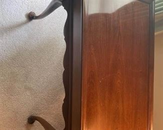 This Knob Creek Bedside Table is just over 2ft tall with a length of 2.5ft and a width of just over 1.5ft