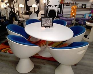 Spectacular 1966 Burk set. 6 swivel chairs and table.