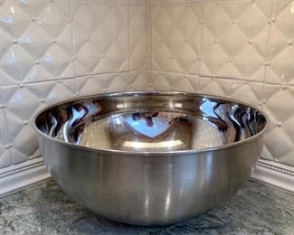 Item 239:  Extra large mixing bowl: $10