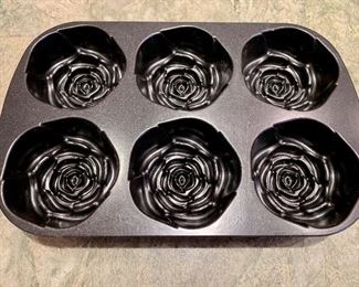 Item 256:  Nordic Ware rose bud pan: $18