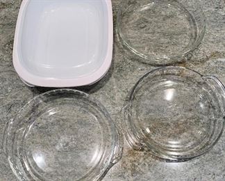 Item 262:  Lot of assorted pie plates and covered casserole: $12