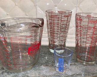 Item 265:  Lot of measuring cups: $8