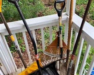 Item 292:  Lot of assorted lawn tools: $26