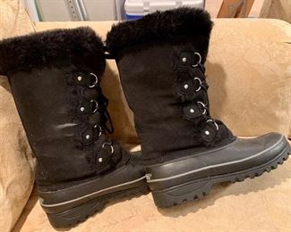Size 9 Khombu Boots, like new: $25