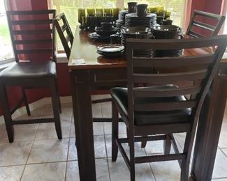 Pup Style Dining Table with 4 Chairs