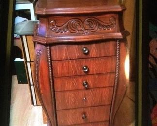 Lg Jewelry Chest
