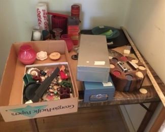 Miscellaneous items in den