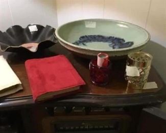Items are on top of Victrola