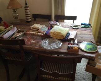 Living a Room - Dining room table + 6 chairs