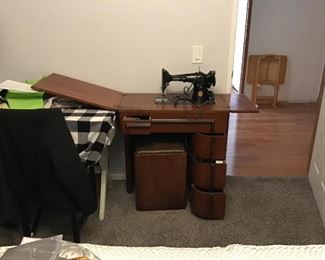 Art Deco Sewing Machine - 1941 - Rare