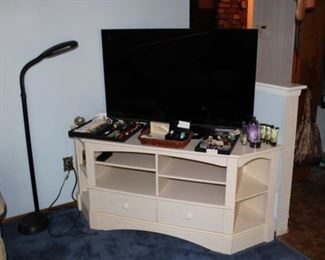 Corner tv unit, LG flatscreen tv (2012)