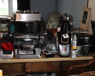 Small kitchen Appliances (some never used)