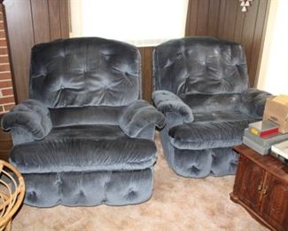 2 Recliners