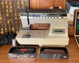 Singer Touch-Tronic 2000 Memory Machine Sewing Machine