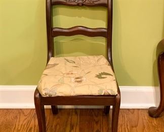 $50 - Antique Salesman Sample Chair / Child's / Doll Chair