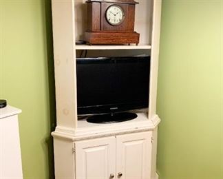 $60 - Off-White Corner Cabinet with Shelves (39" L x 75.25" H)