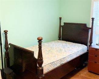 $250 - Beautiful Carved Wood Twin Bed