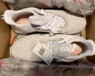 $15 - Women's Adidas Bounce Shoes, New in Box (Size 10) 