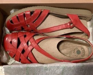 $15 - Women's Earth Origins Red Leather Shoes, New in Box (Size 11), we have 2 identical pairs of these 