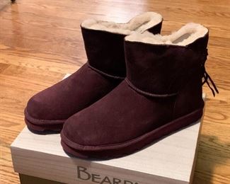 $15 - Women's Bearpaw Boots, New in Box (Size 11)