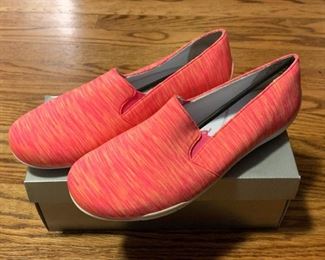 $10 - Women's Ross Hommerson Shoes, New in Box (Size 10.5)