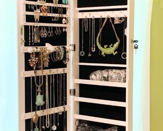 (inside of jewelry storage case)