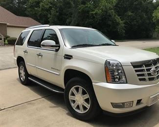 2009 Cadillac Escalade - Suburban ONLY 30K miles, new tires, new battery, just serviced. Runs great! Beautiful inside and out.