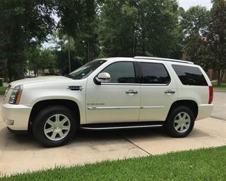 2009 Cadillac Escalade - Suburban with fourth row.