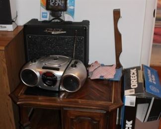 Side table, AMP, radio