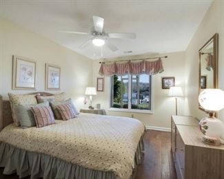 Queen bed with matching dressers.
