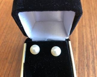 14KT Yellow Gold Screw off 7mm Pearl Earring