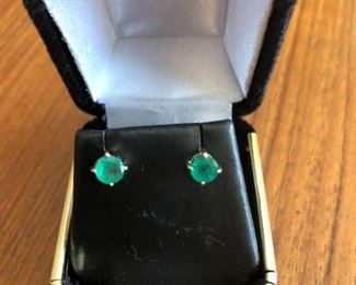 14KT Yellow Gold 6.5mm Emerald Stud Earring