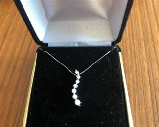 14KT White Gold 1/2 Carat 7 Diamond Journey Pendant