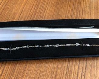 10KT White Gold Vintage Oval C2 Bracelet