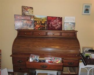 Roll top desk (small) - games