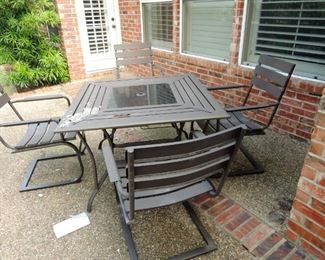 Outdoor table with 4 chairs