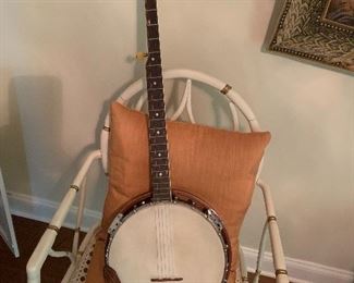 Antique banjo, no maker's label