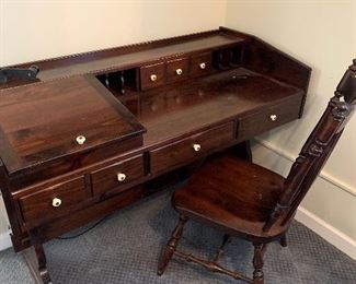 Ethan Allen style desk