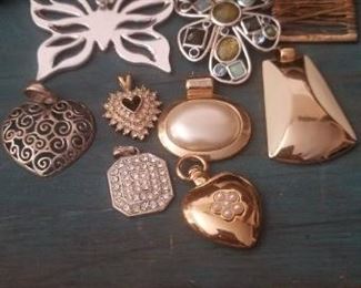 Costume pendent lot
$20.00
PLEASE CHECK TERMS AND CONDITIONS
j19