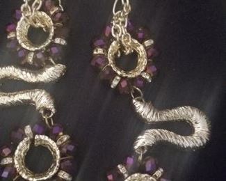 Amethyst  necklace  gold tone
$18.00
Please read terms and conditions of sale
j10