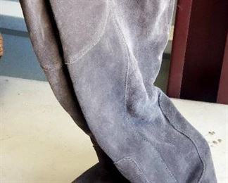 Ladies tall  grey suede books
size 6 1/2  $15
Please read terms and conditions of sale
boot 3
