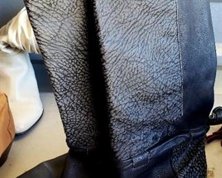 Womens size 61/2 tall black leather boot
$10
Please read terms and conditions of sale
boot 5
