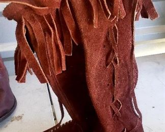 Ladies frindge flat sole  suede Cowboy  indian boot size  7
$10
boot 10
