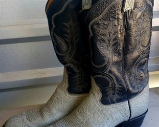 Mens Leathet Tony Llama boot  size 11  $45

boot 13