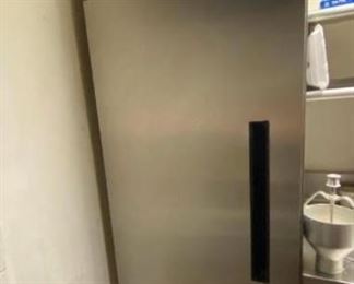 Stainless steel standup reach in freezer
Single door
Arctic Air model AF23
Digital thermostat