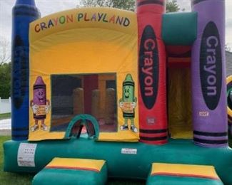 4 IN 1 CRAYON COMBO BOUNCE
by E-inflatable
