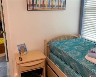 Nightstand & twin bed/bunk bed