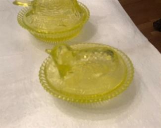 Covered animal dishes 