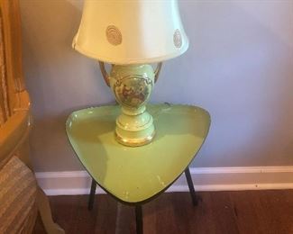 Small deco table and lamp 